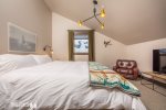 Upstairs Bunk Room: Full/Full Bunk Bed, Twin Daybed & Twin Trundle Bed